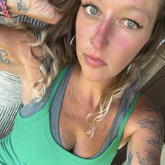 Meet your Posher, Sandy - Picture 1 of 1